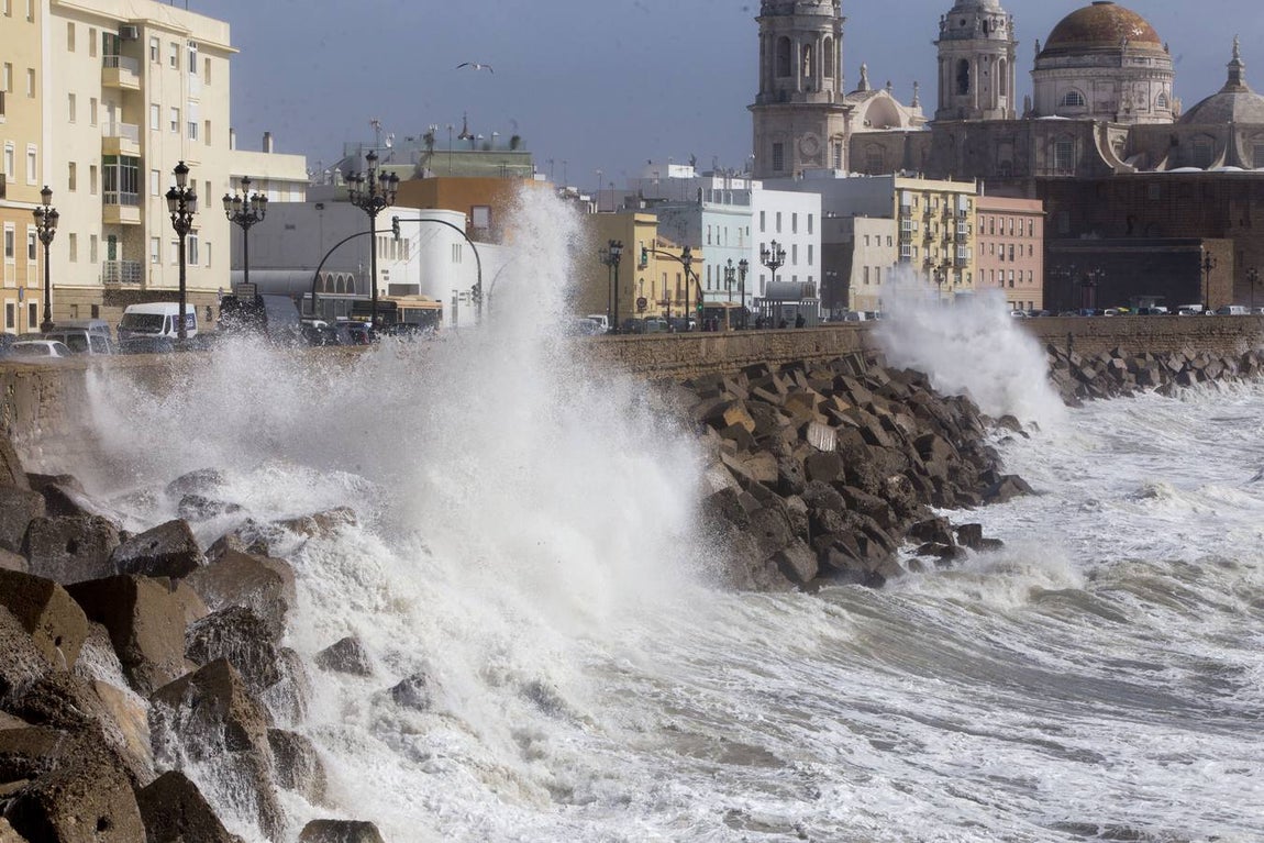 FOTOS: &#039;Emma&#039; castiga a Cádiz con una fuerza desconocida