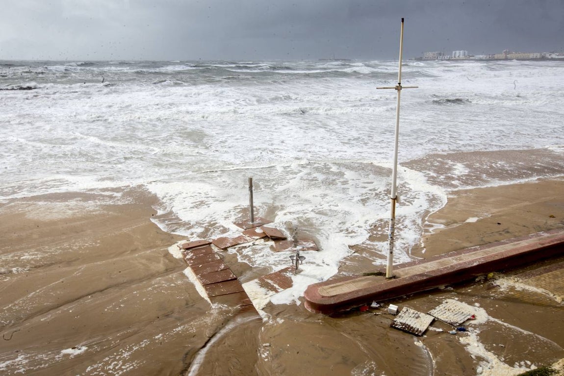 FOTOS: &#039;Emma&#039; castiga a Cádiz con una fuerza desconocida