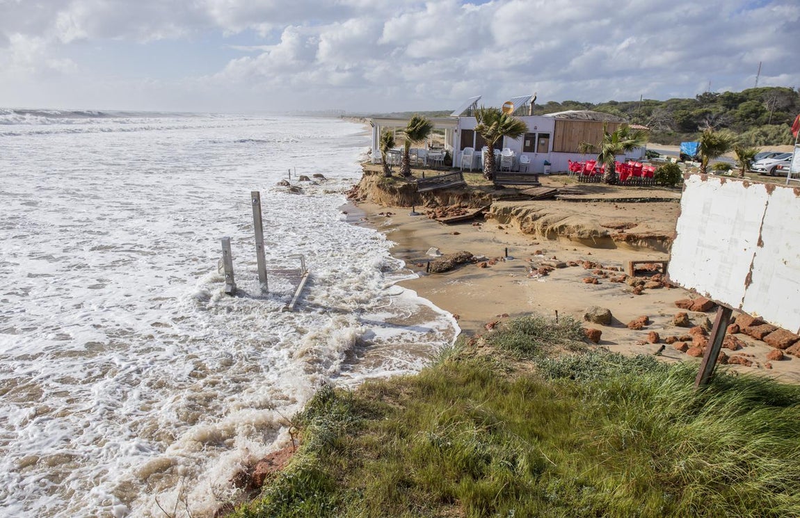 Huelva. Destrozos en la playa El Cruce