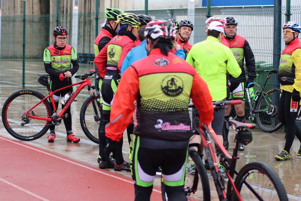 La lluviosa Media Maratón de Lucena, en imágenes