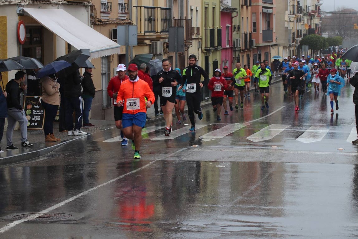 La lluviosa Media Maratón de Lucena, en imágenes