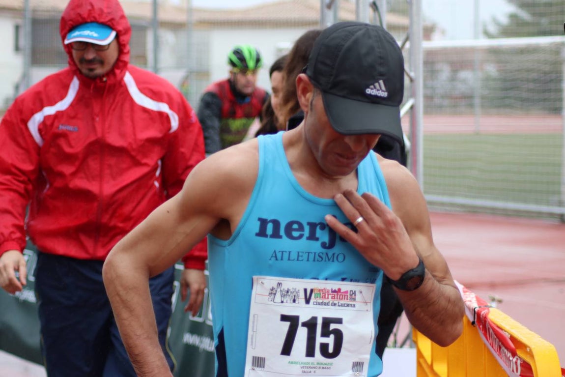 La lluviosa Media Maratón de Lucena, en imágenes