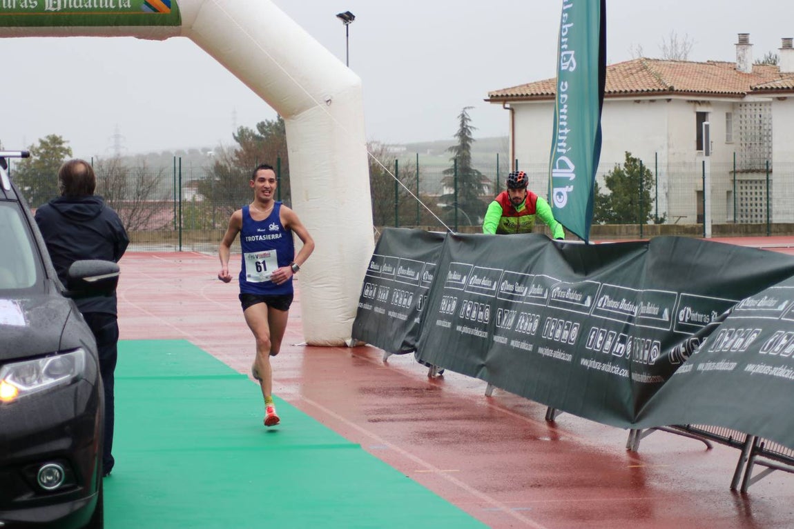 La lluviosa Media Maratón de Lucena, en imágenes