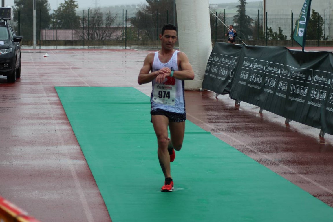 La lluviosa Media Maratón de Lucena, en imágenes