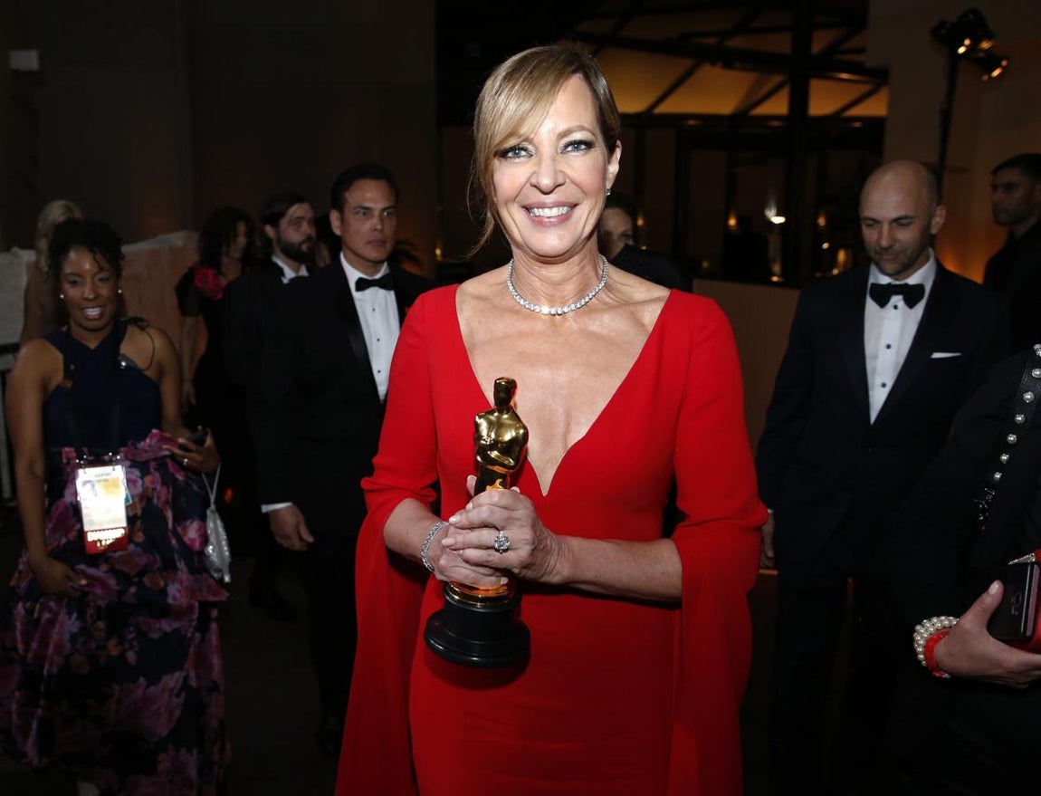Allison Janney. Forevermark diseñó el amuleto de la ganadora de la estatuilla a Mejor Actriz de Reparto