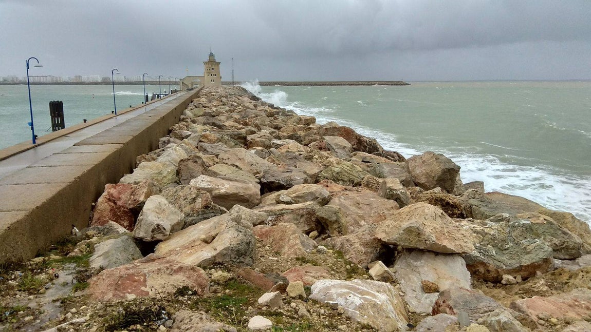 Así amanece Puerto Sherry tras el tornado