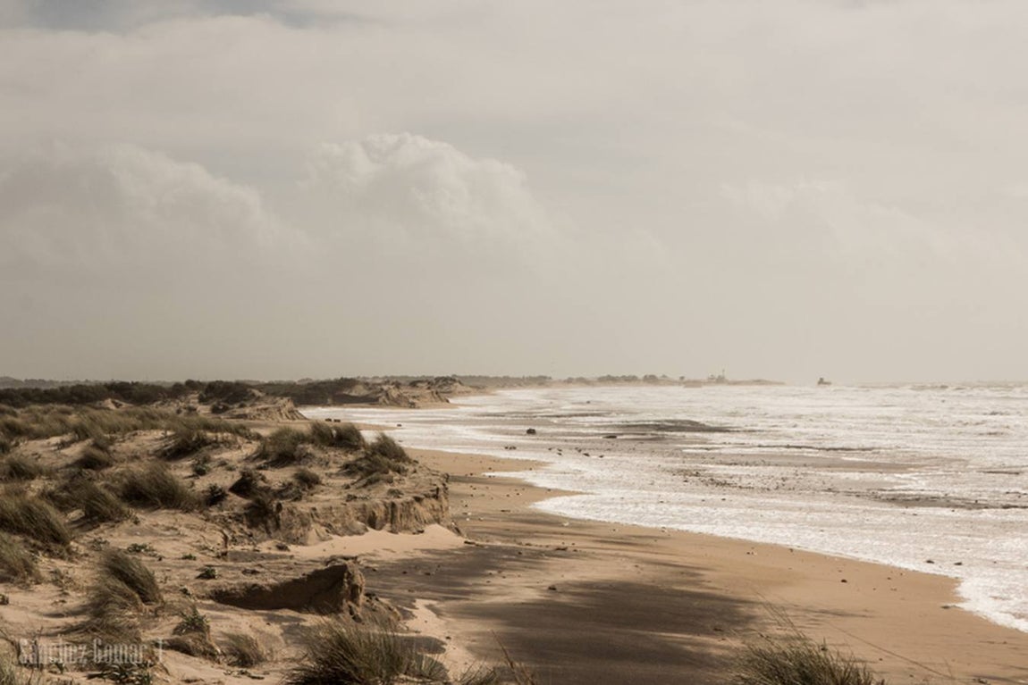 La playa de Camposoto en San Fernando tras el temporal
