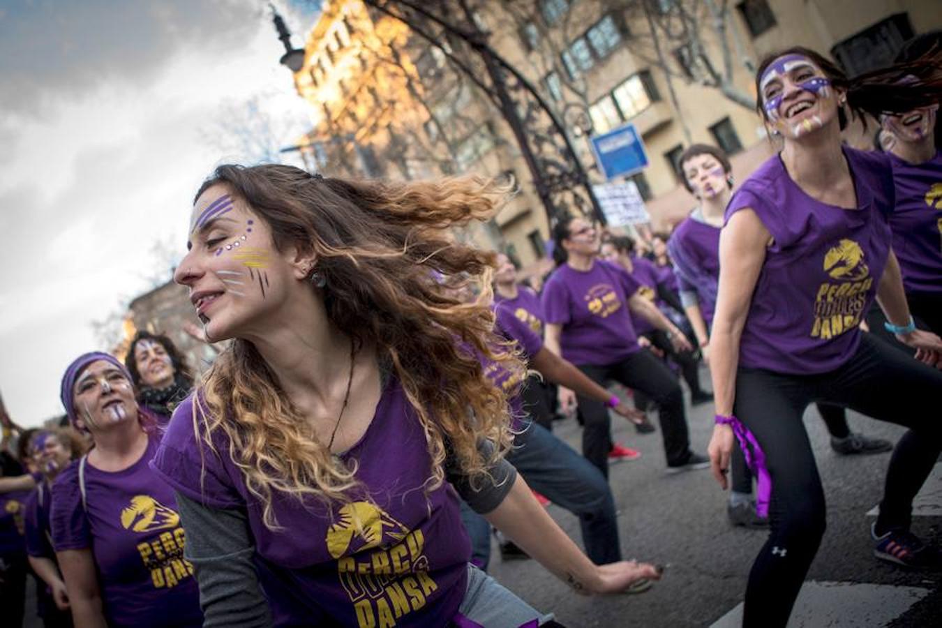 Manifestación para reivindicar la igualdad en el Día de la Mujer en Barcelona.. 