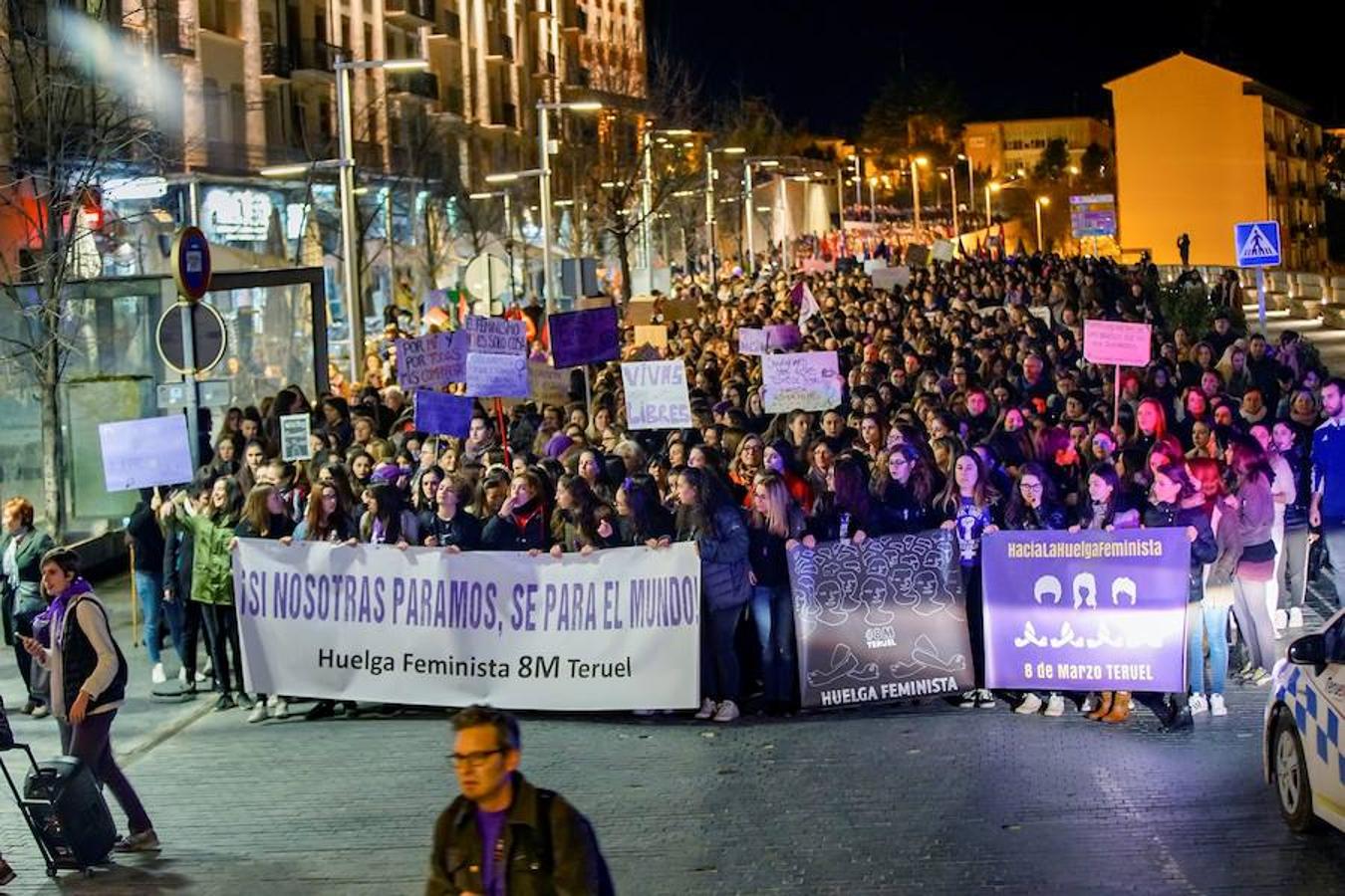 Miles de personas se manifiestan hoy en Teruel durante el Día Internacional de la Mujer para clamar en voz alta por los derechos de las mujeres y en solidaridad con la huelga convocada por la plataforma de movimientos feministas en demanda de igualdad de derechos entre los sexos.. 