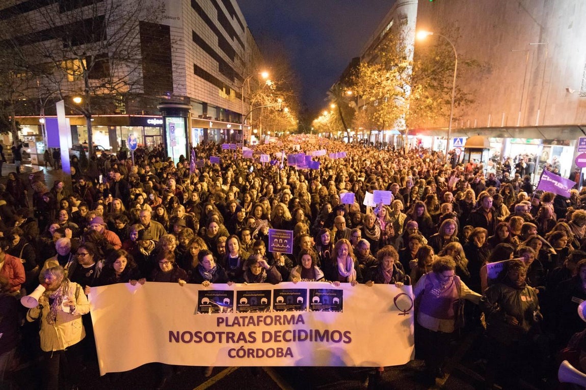 En imágenes, la multitudinaria manifestación feminista en Córdoba