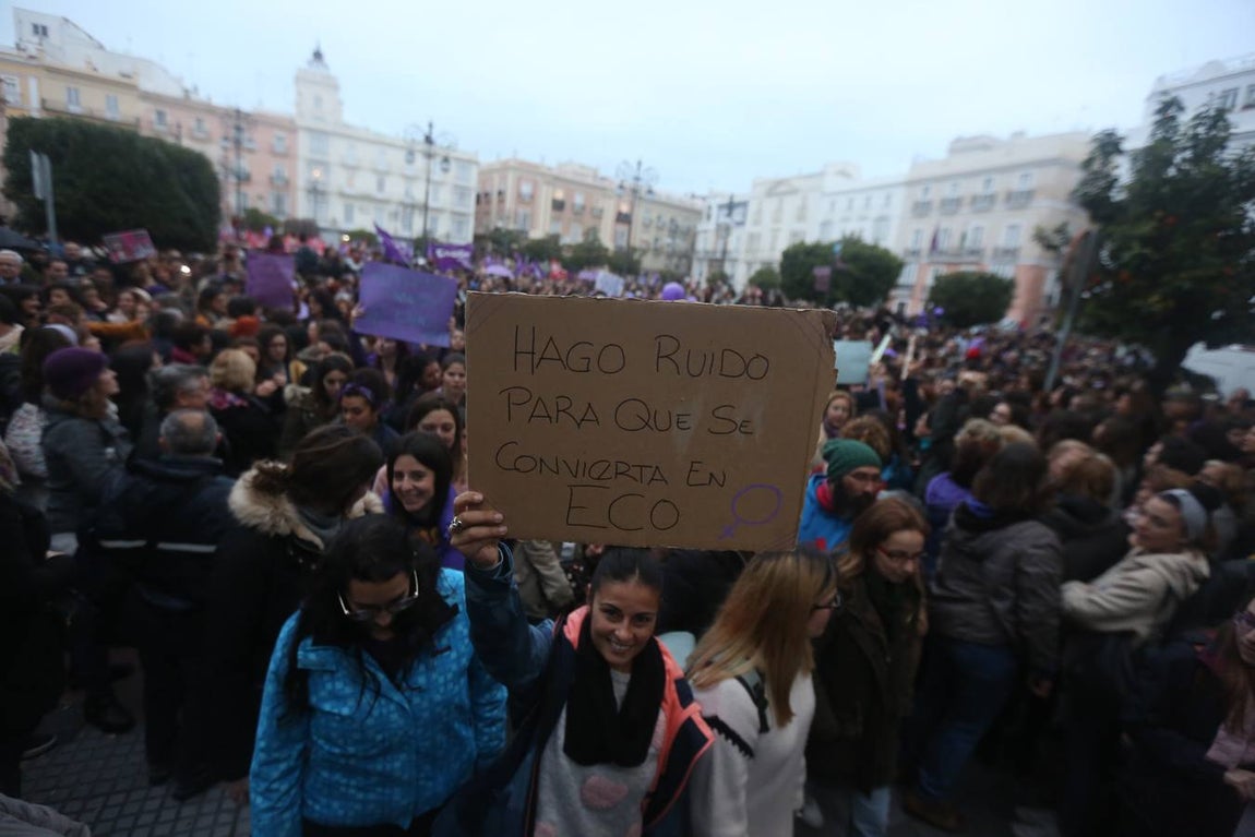 FOTOS: Marcha masiva en Cádiz por el Día Internacional de la Mujer