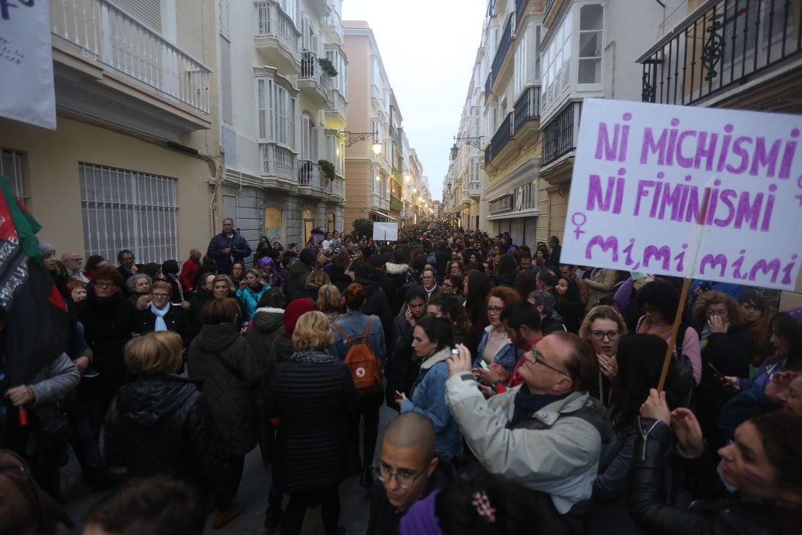 FOTOS: Marcha masiva en Cádiz por el Día Internacional de la Mujer