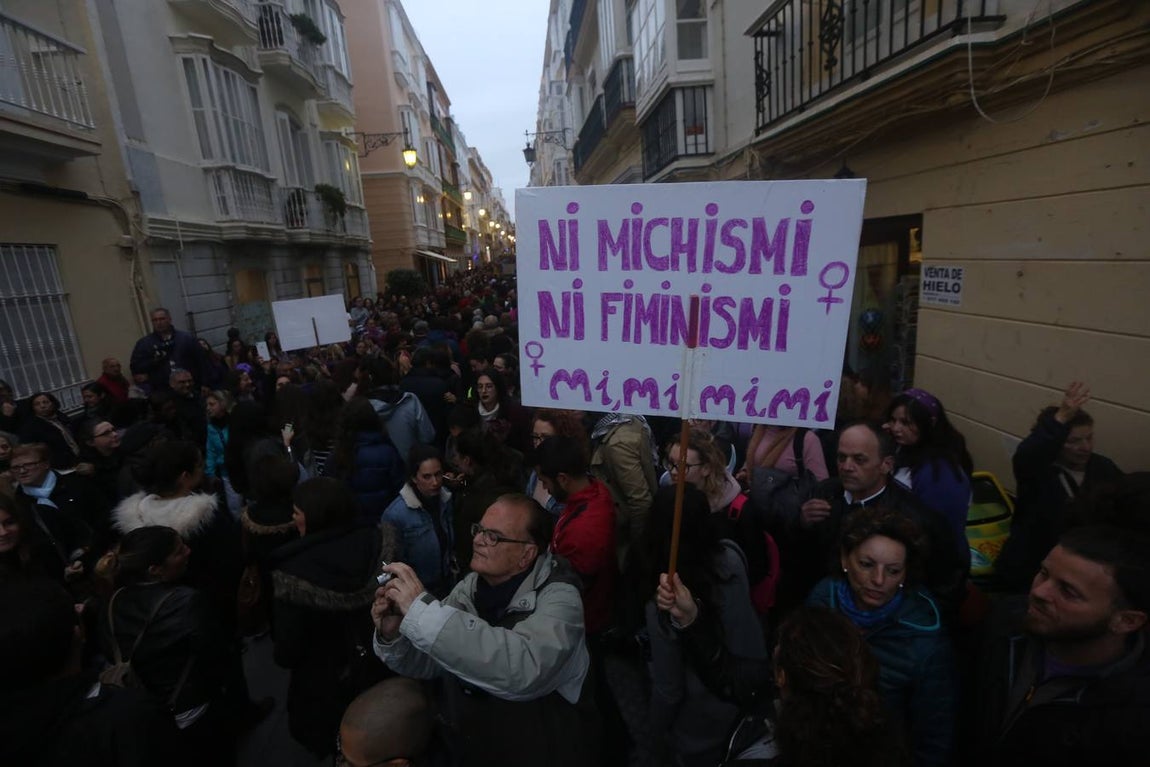 FOTOS: Marcha masiva en Cádiz por el Día Internacional de la Mujer