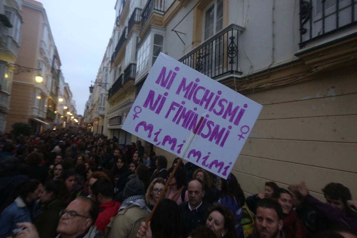 FOTOS: Marcha masiva en Cádiz por el Día Internacional de la Mujer