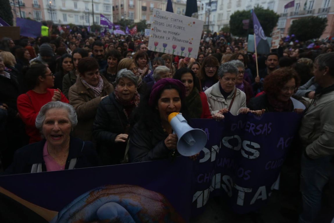FOTOS: Marcha masiva en Cádiz por el Día Internacional de la Mujer