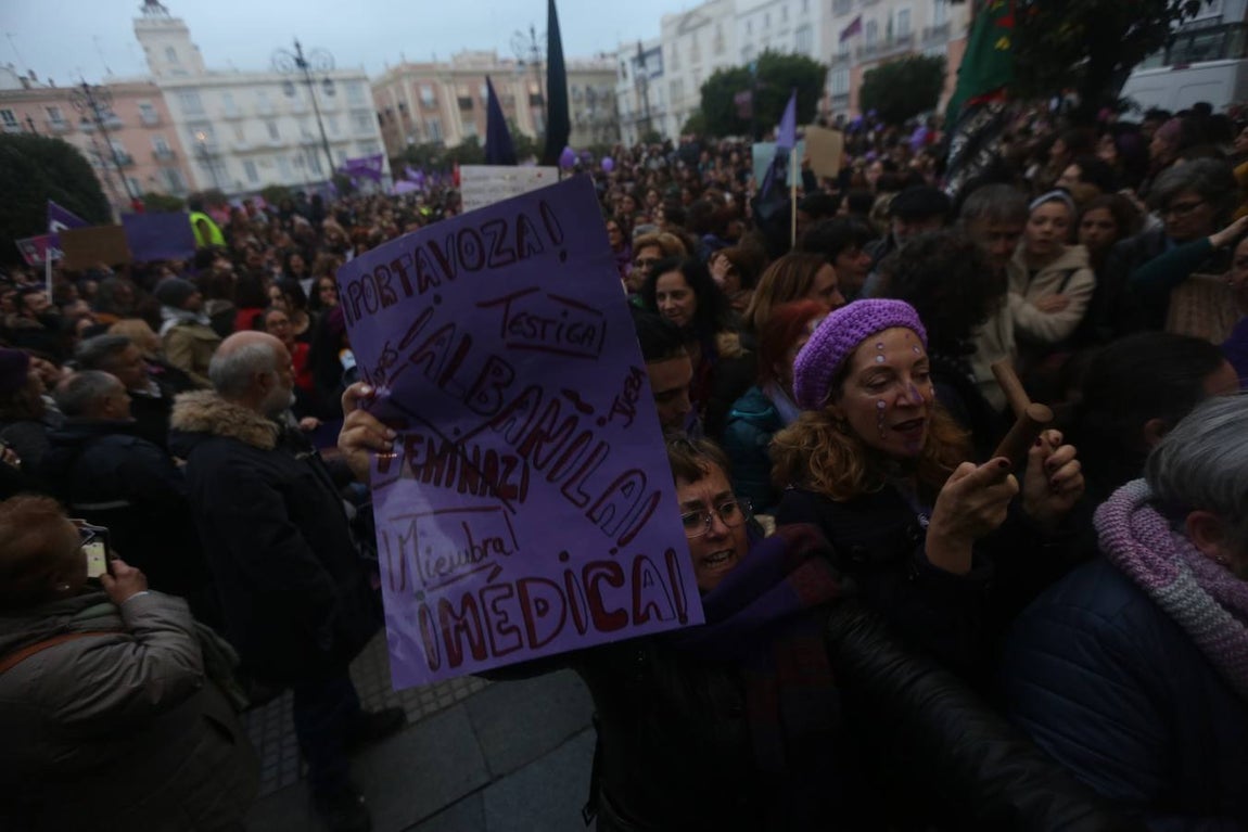 FOTOS: Marcha masiva en Cádiz por el Día Internacional de la Mujer