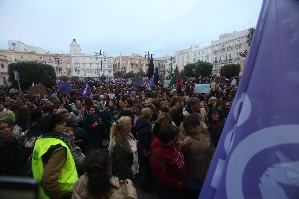 FOTOS: Marcha masiva en Cádiz por el Día Internacional de la Mujer