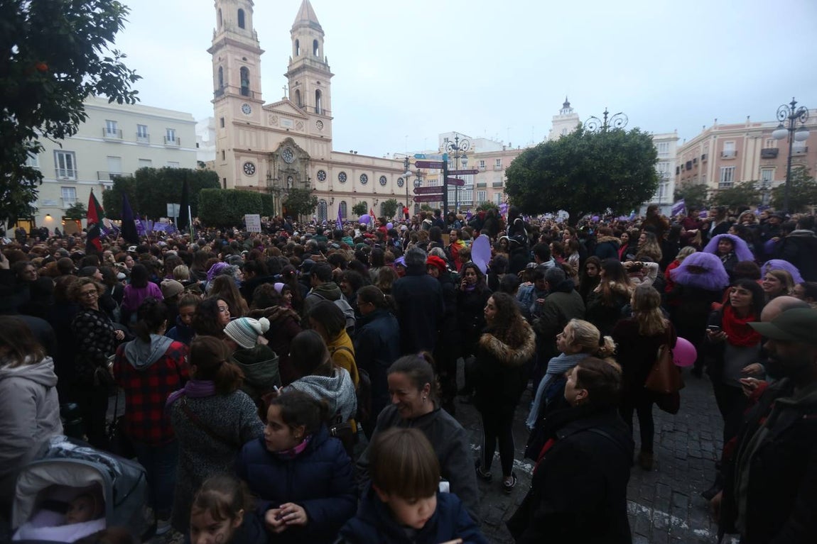 FOTOS: Marcha masiva en Cádiz por el Día Internacional de la Mujer