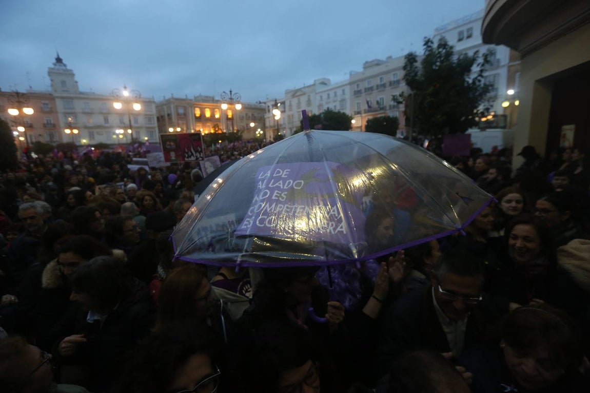 FOTOS: Marcha masiva en Cádiz por el Día Internacional de la Mujer