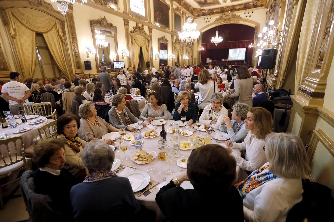 La comida benéfica de la Fundación Bangassou en Córdoba, en imágenes