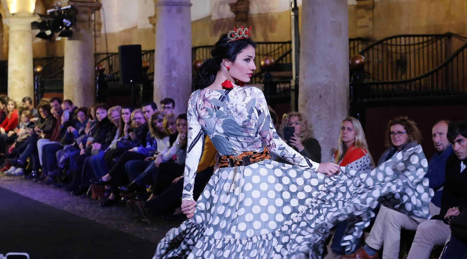 En imágenes, el desfile de moda flamenca en las Caballerizas Reales de Córdoba