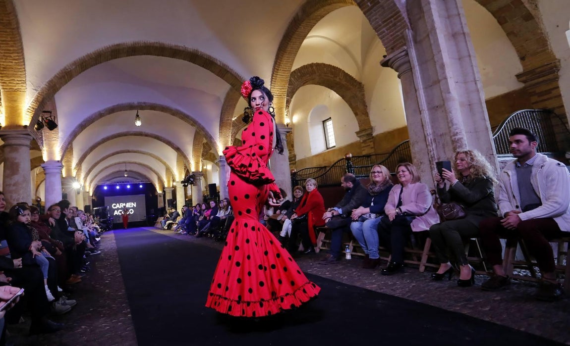 En imágenes, el desfile de moda flamenca en las Caballerizas Reales de Córdoba