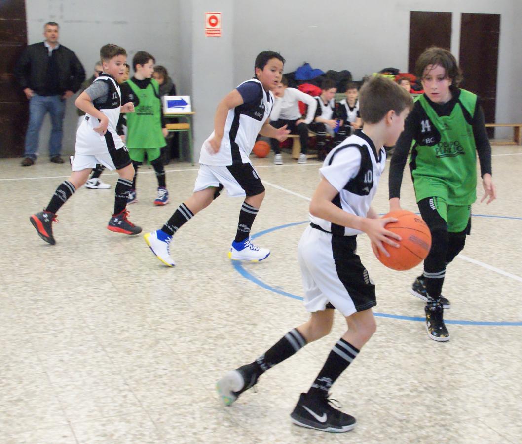 Las mejores imágenes del partido de baloncesto entre Escuelas Pías Aluche y Obispo Perello