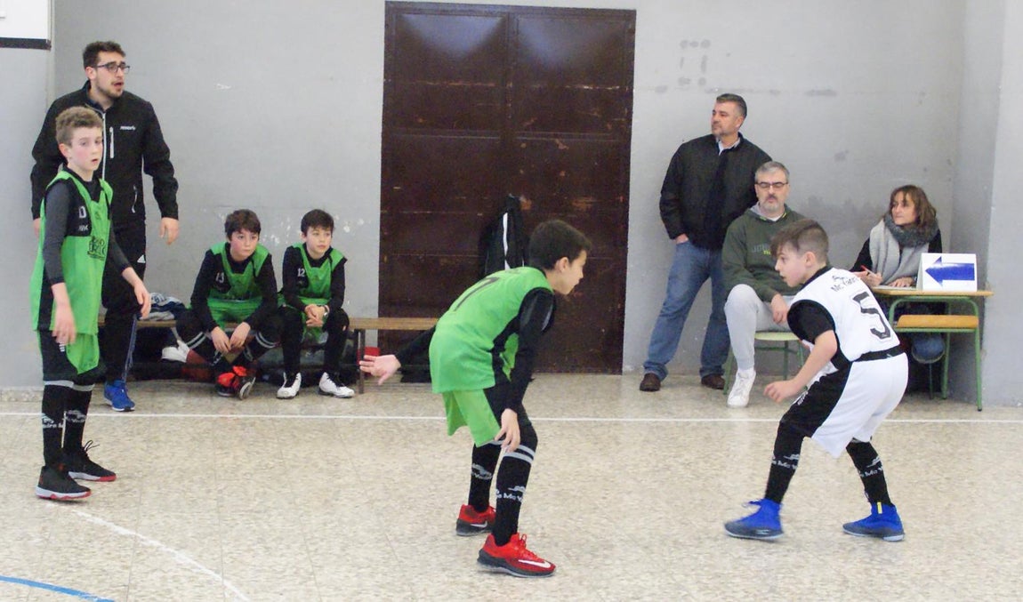 Las mejores imágenes del partido de baloncesto entre Escuelas Pías Aluche y Obispo Perello