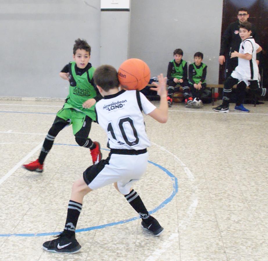 Las mejores imágenes del partido de baloncesto entre Escuelas Pías Aluche y Obispo Perello