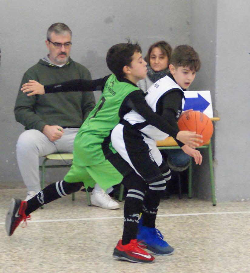 Las mejores imágenes del partido de baloncesto entre Escuelas Pías Aluche y Obispo Perello