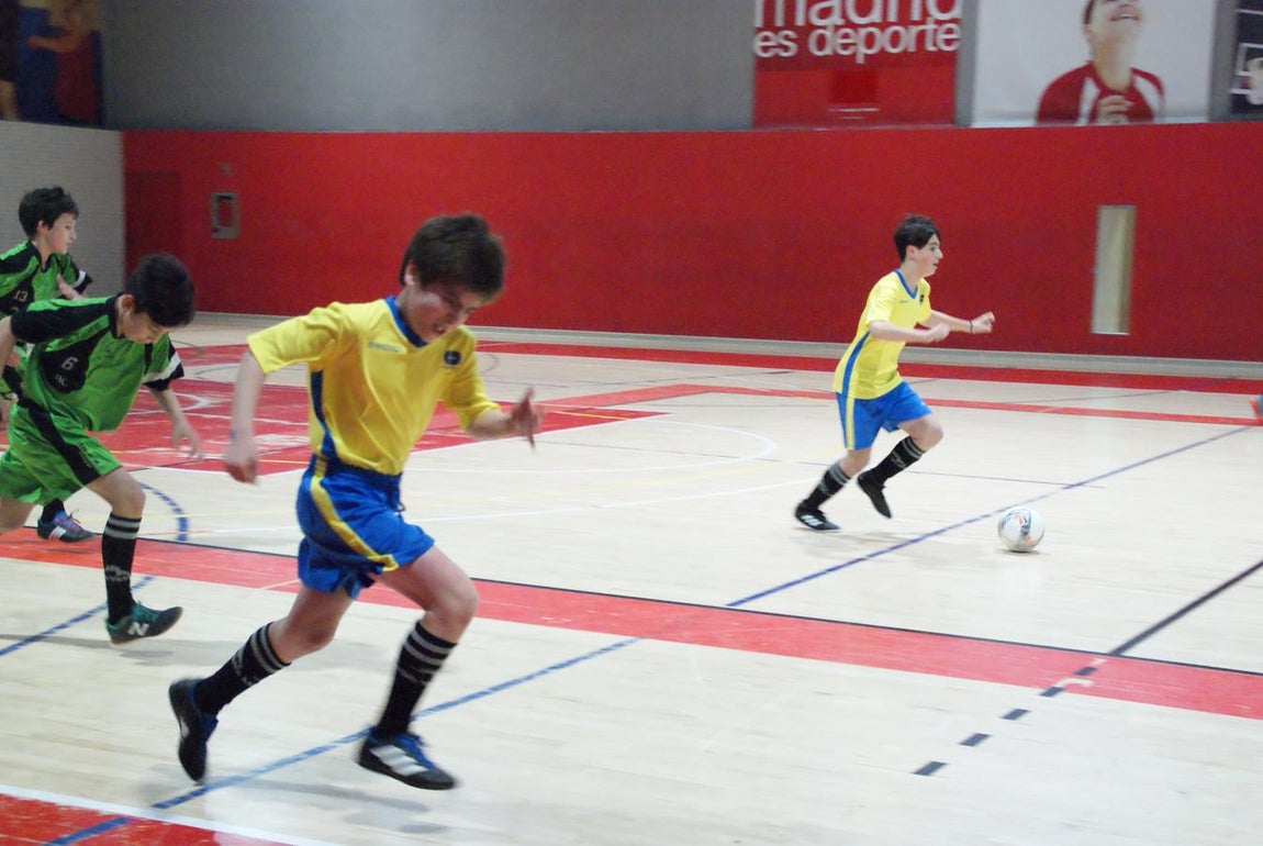 Las mejores imágenes del partido de fútbol sala entre Decroly y Jesús Maestro &quot;B&quot;