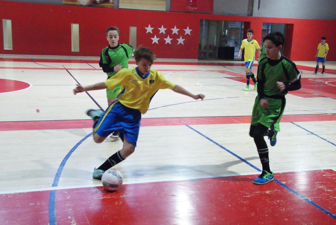 Las mejores imágenes del partido de fútbol sala entre Decroly y Jesús Maestro &quot;B&quot;