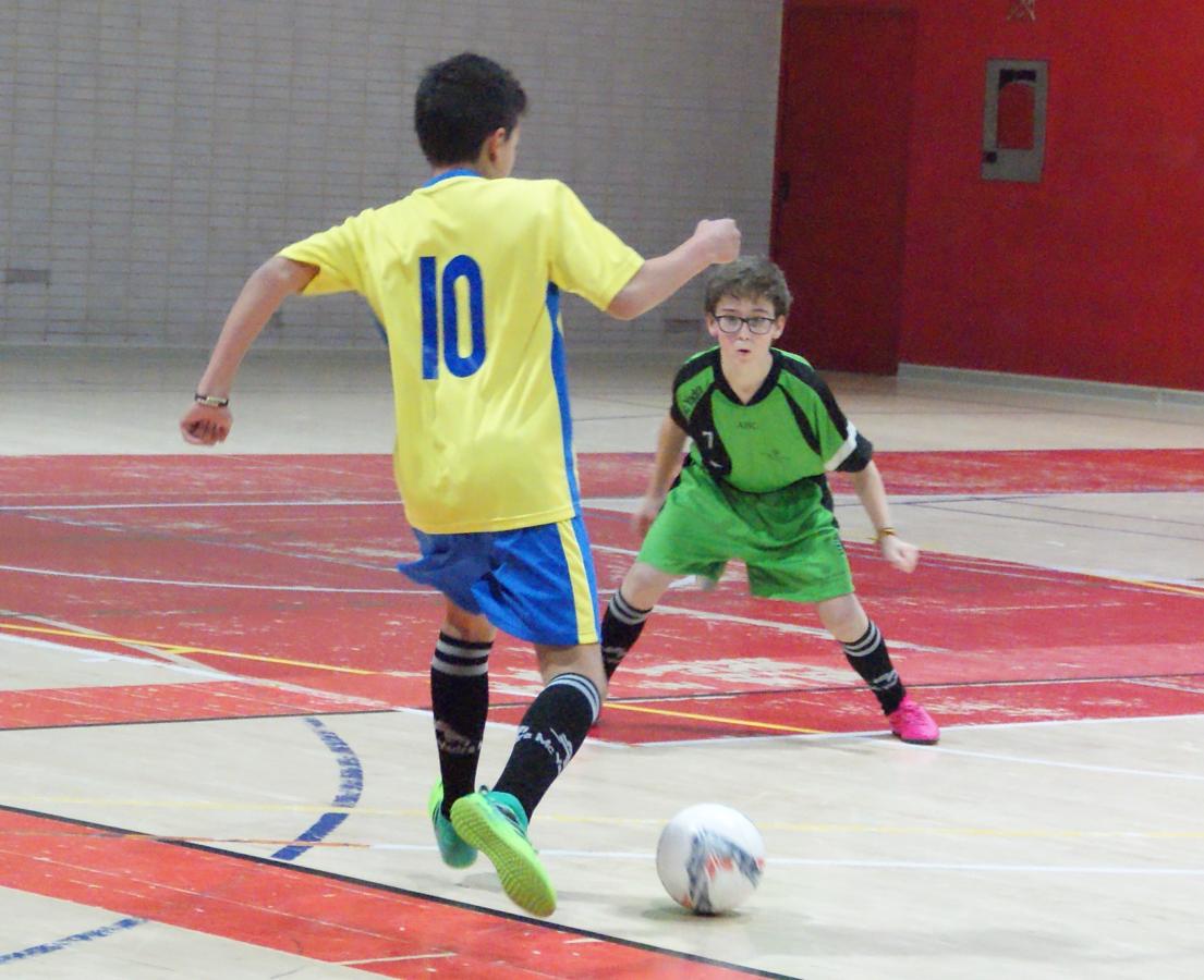 Las mejores imágenes del partido de fútbol sala entre Decroly y Jesús Maestro &quot;B&quot;