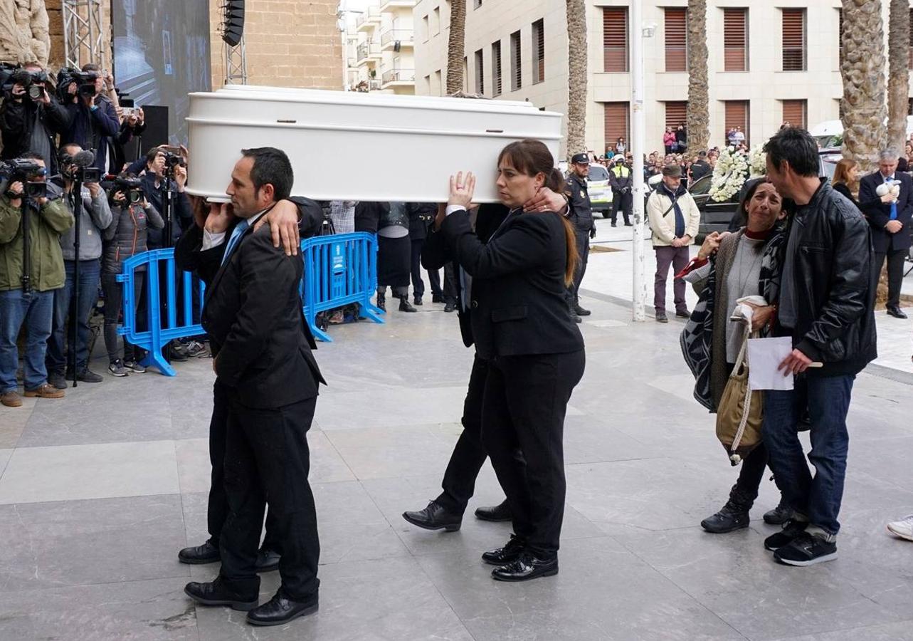 Las imágenes más emotivas del funeral por el niño Gabriel en Almería