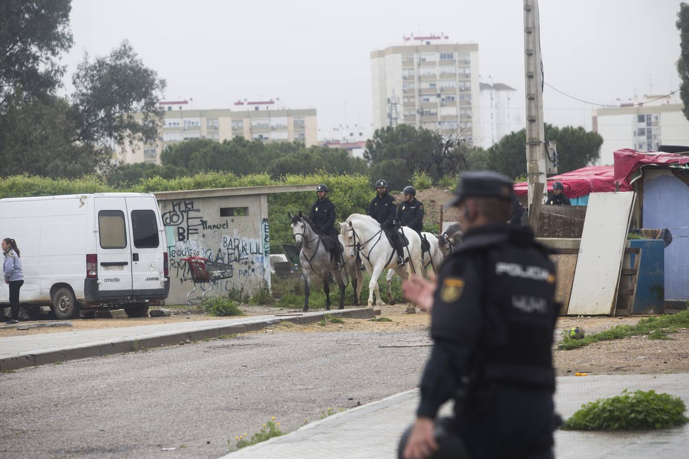 La redada policial en el vacie, Torreblanca y Polígono Sur, en imágenes