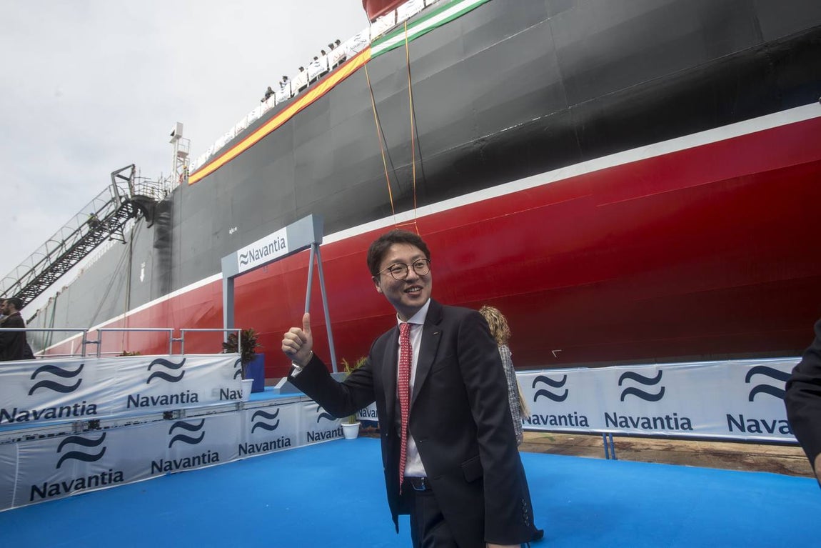 Navantia entrega el primer petrolero