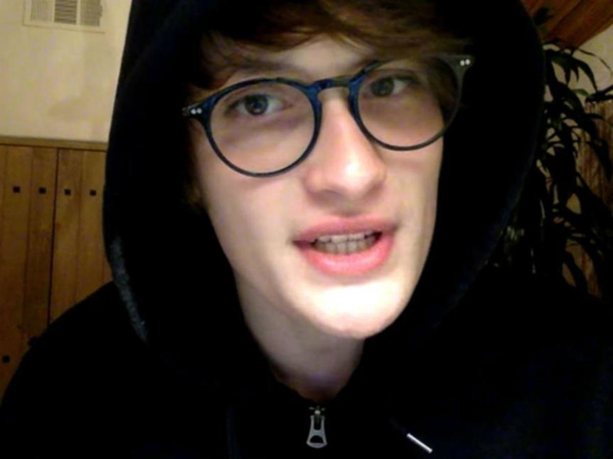 El hijo adolescente de Carla Bruni, foco de insultos antisemitas por un vídeo de Youtube. 