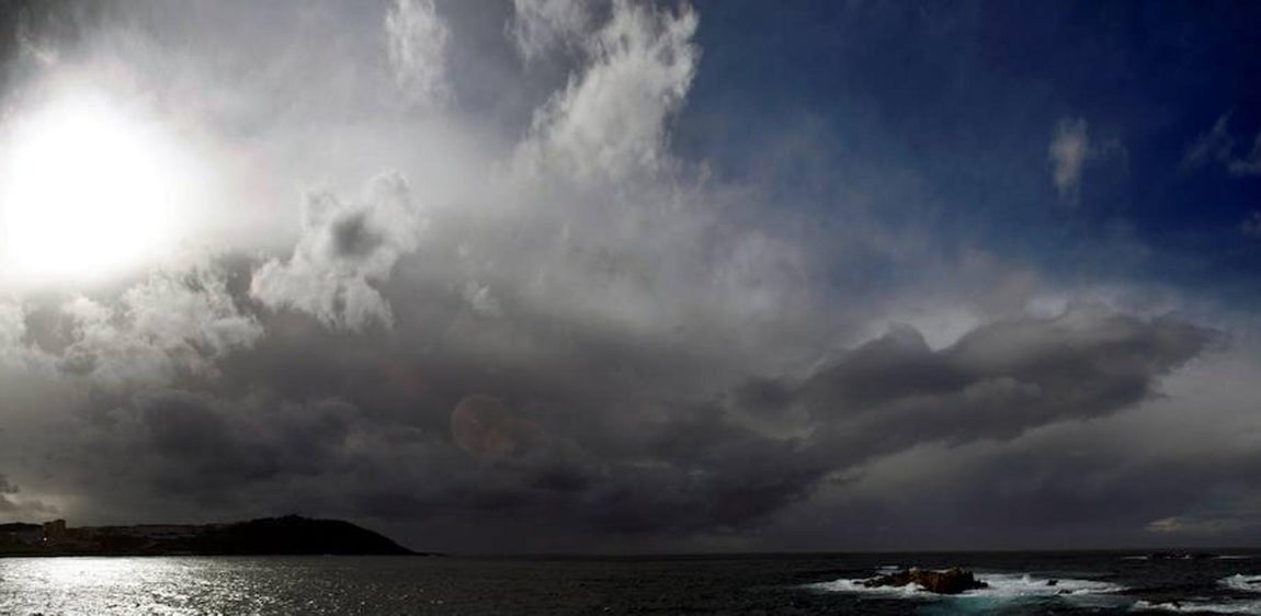 La llegada de «Gisele» a España, en imágenes. El Ayuntamiento de A Coruña ha decidido cerrar todos los parques y jardines desde la pasada medianoche hasta las 22:000 horas de este miércoles ante la alerta naranja. Tampoco se ha abierto al público la Torre de Hércules.