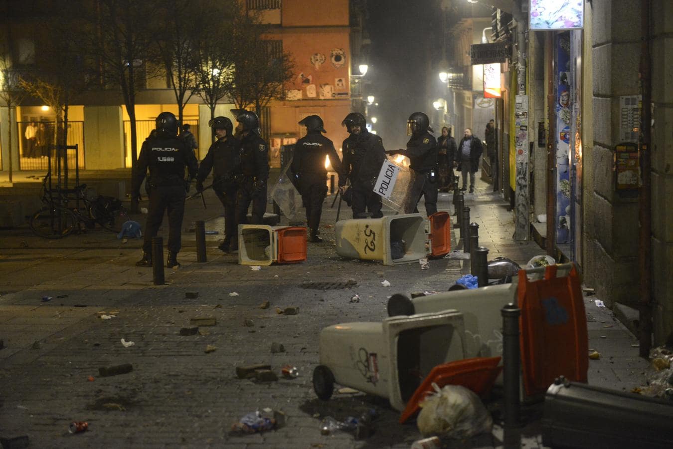 Los disturbios en Lavapiés, en imágenes