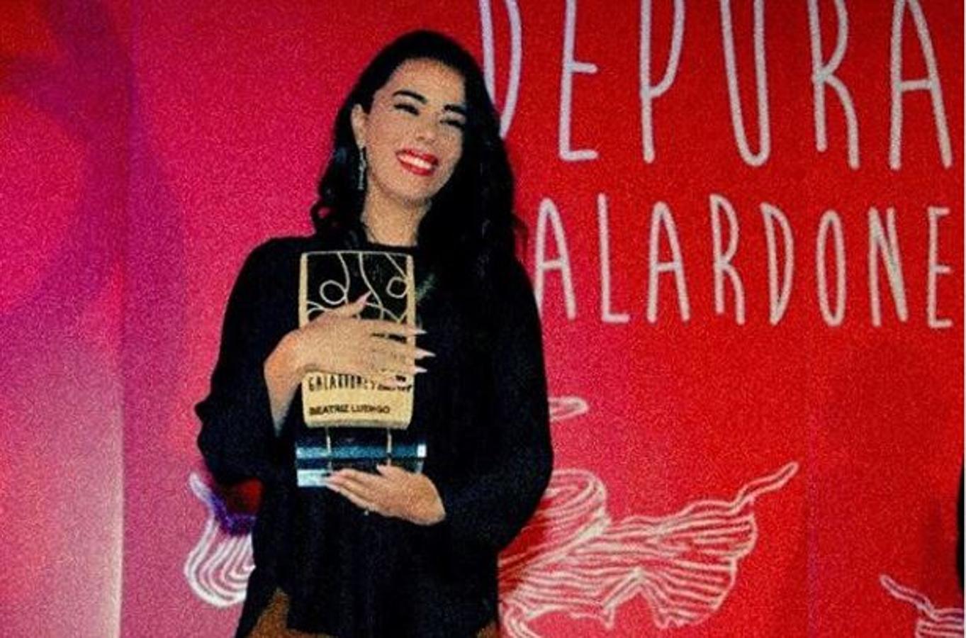 Beatriz Luengo está viviendo un momento muy especial. La cantante acaba de aterrizar en España para recibir un premio en Logroño por su trayectoria profesional. 