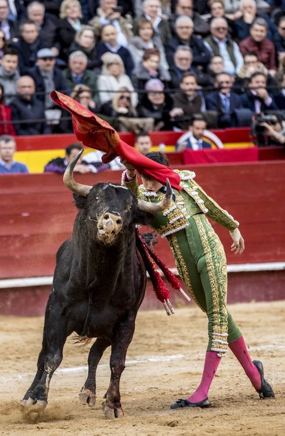 La explosiva faena de Roca Rey a un gran toro de Cuvillo, en imágenes