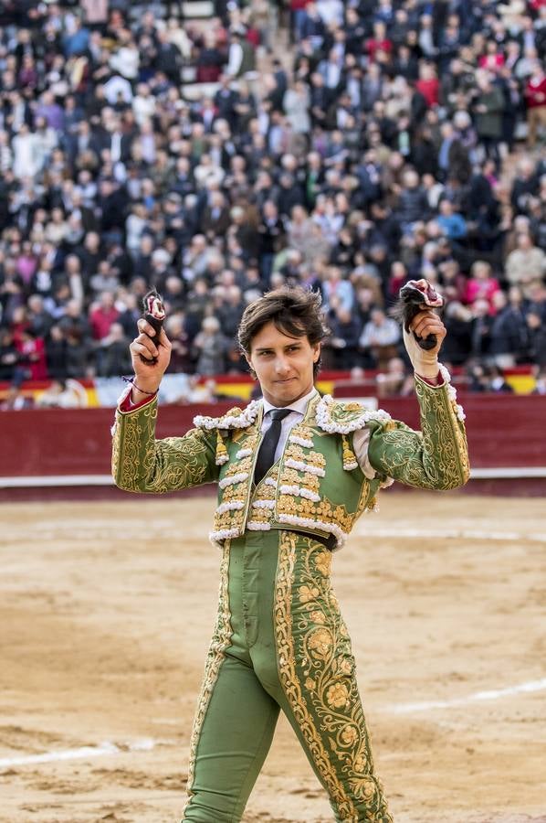 La explosiva faena de Roca Rey a un gran toro de Cuvillo, en imágenes