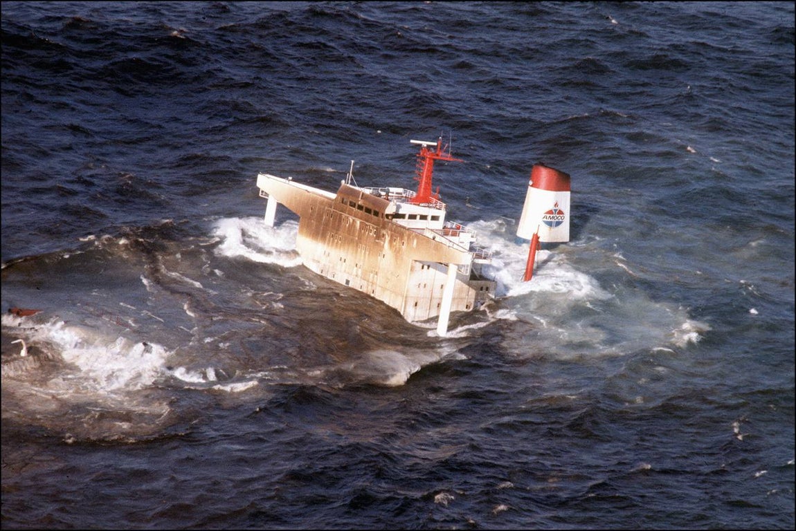 Las imágenes del naufragio del Amoco Cádiz