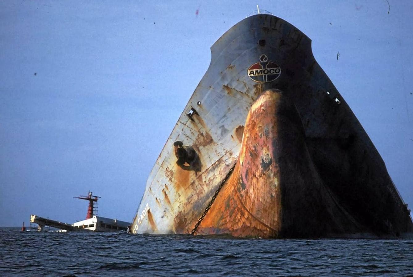 Las imágenes del naufragio del Amoco Cádiz