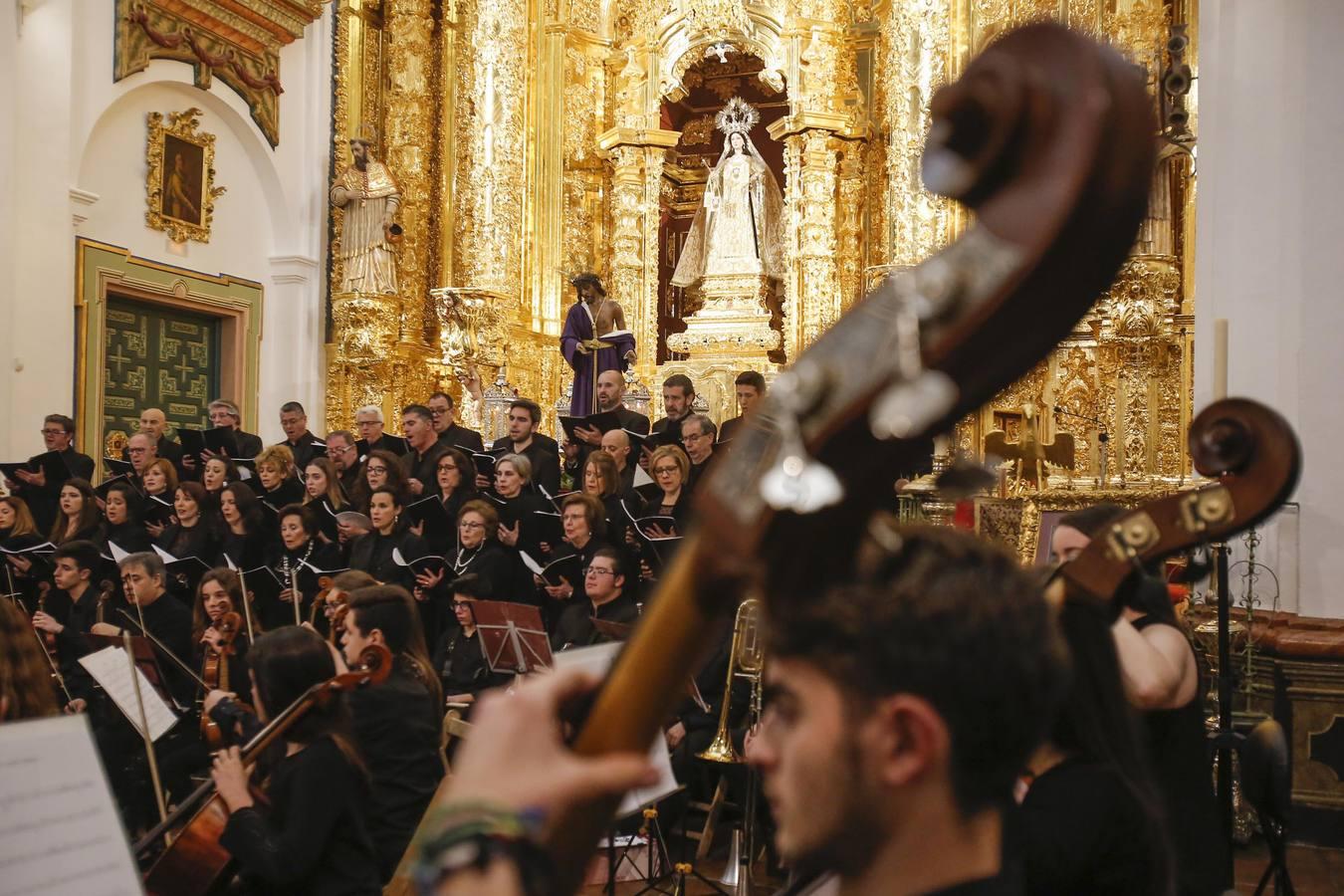 El Vía Crucis del Señor de la Humildad y Paciencia de Córdoba, en imágenes