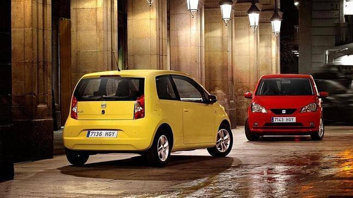 Seat Mii. El SEAT Mii se actualiza este añó simplificando la oferta de acabados a sólo dos –Style Edition y Style Edition Plus–, incorporando más equipamiento con una increíble ventaja económica para el cliente. La oferta de motores también se modifica y consta del 1.0 75 CV y el 1.0 68 CV Ecofuel, impulsado por Gas Natural Comprimido y gasolina. Gracias a su polivalente tamaño, el Mii se conduce por la ciudad con total agilidad. Por otro lado, su motor Ecofuel de tecnología híbrida de GNC y gasolina consigue una increíble autonomía y un coste por kilómetro recorrido realmente económico. El SEAT Mii combina estas ventajas con un práctico y acogedor diseño en el interior y equipado con la última tecnología.