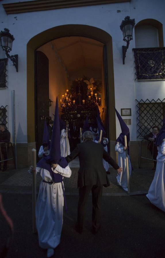 En fotos, salida de la hermandad de Bellavista de la Parroquia del Dulce Nombre de María en la Semana Santa de Sevilla 2018