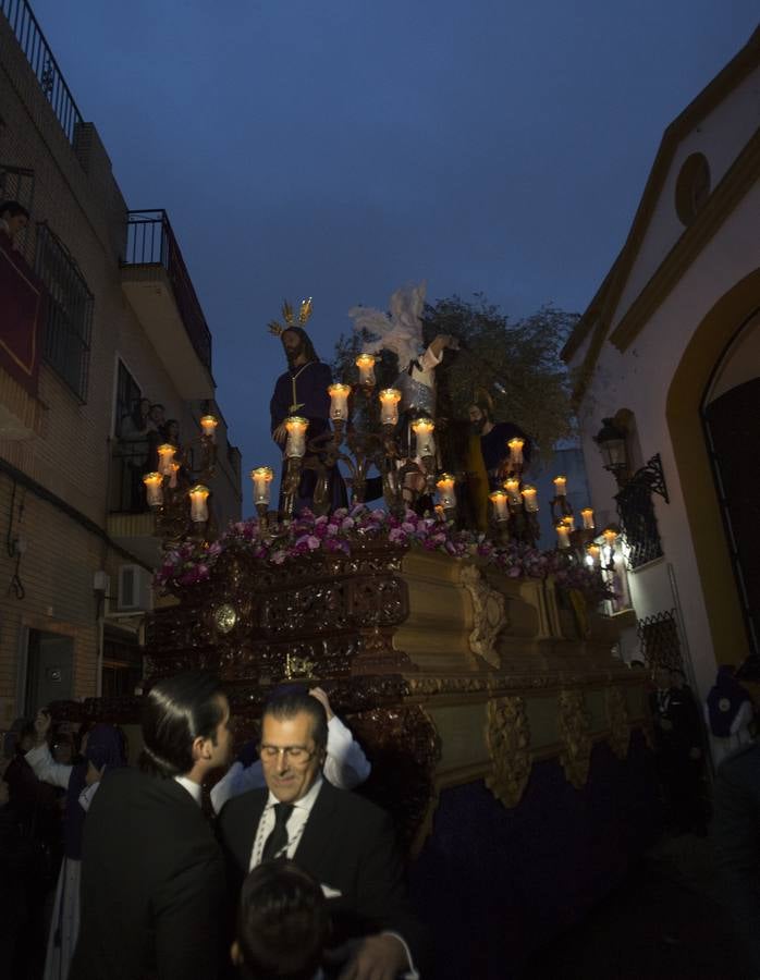 En fotos, salida de la hermandad de Bellavista de la Parroquia del Dulce Nombre de María en la Semana Santa de Sevilla 2018