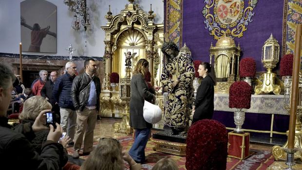 En fotos, devoto Besamanos a Jesús del Gran Poder en la Semana Santa de Sevilla 2018