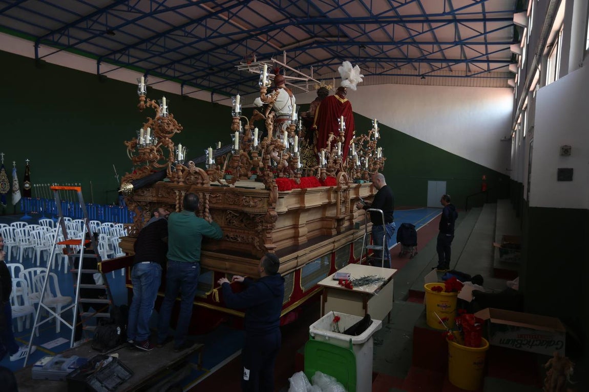 Fotos: Preparativos para el Domingo de Ramos en Cádiz
